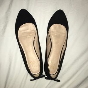 Black ballet flats